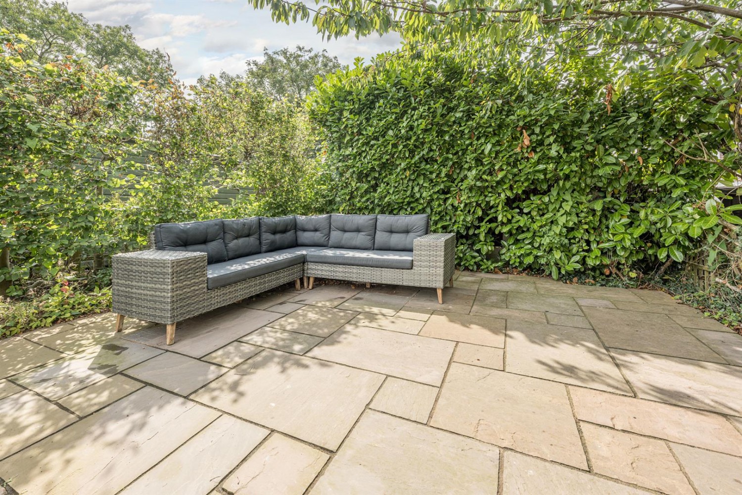 Sandhurst Avenue, Pedmore, DY9 0XG