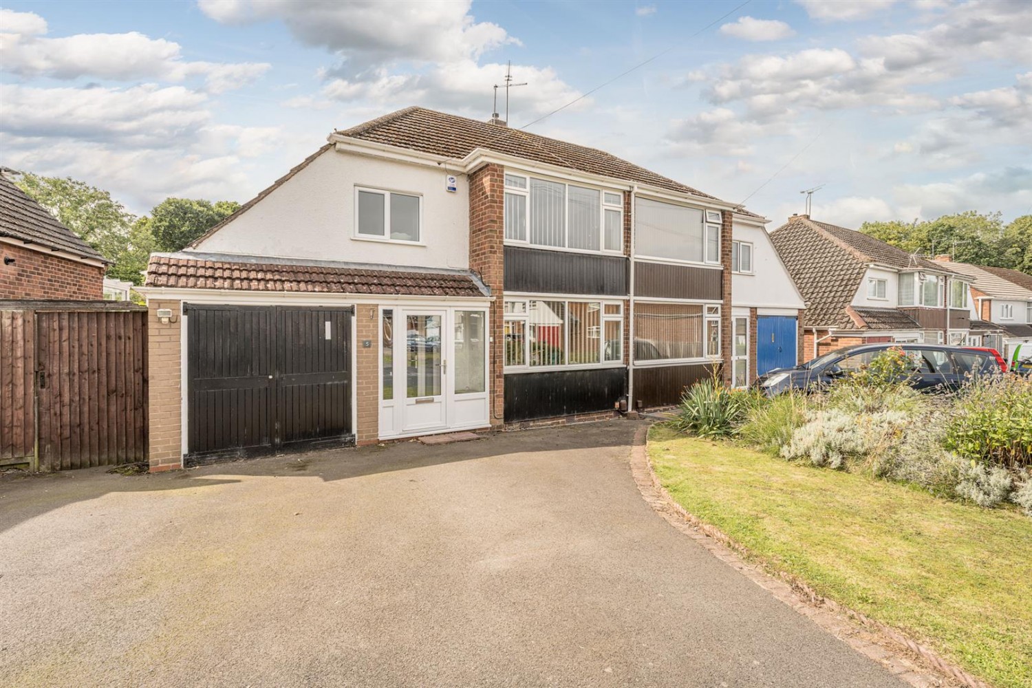 Sandhurst Avenue, Pedmore, DY9 0XG