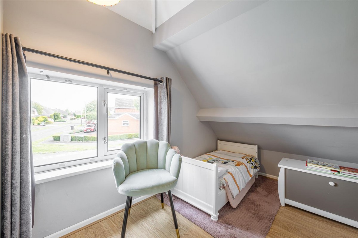 Sandhurst Avenue, Pedmore, DY9 0XG