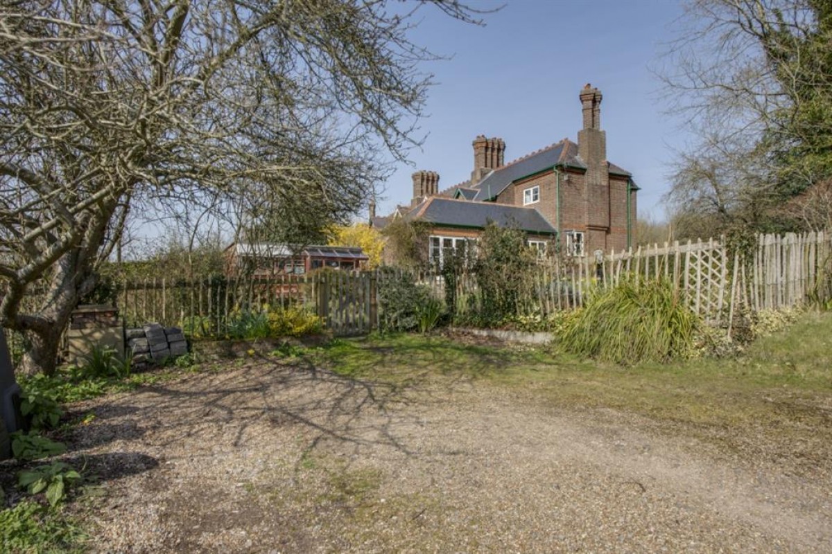 Parkview Cottages, Missenden Road, Amersham, Buckinghamshire, HP7 0RH