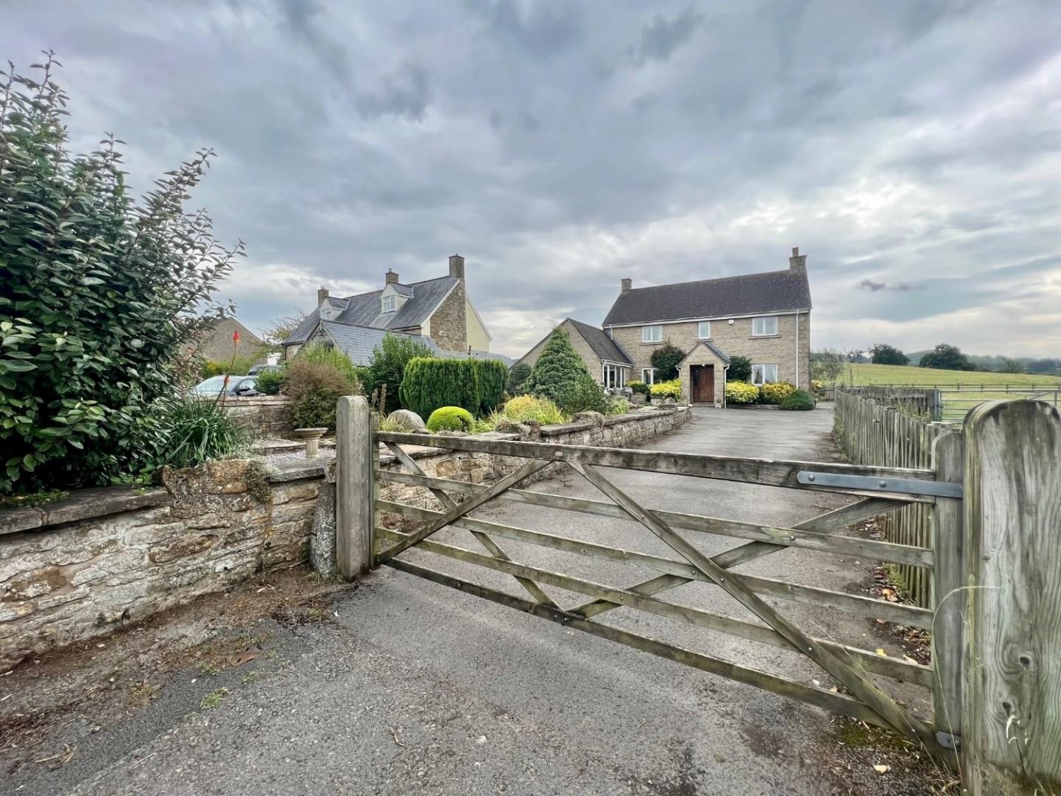 Upthorpe, Cam, GL11