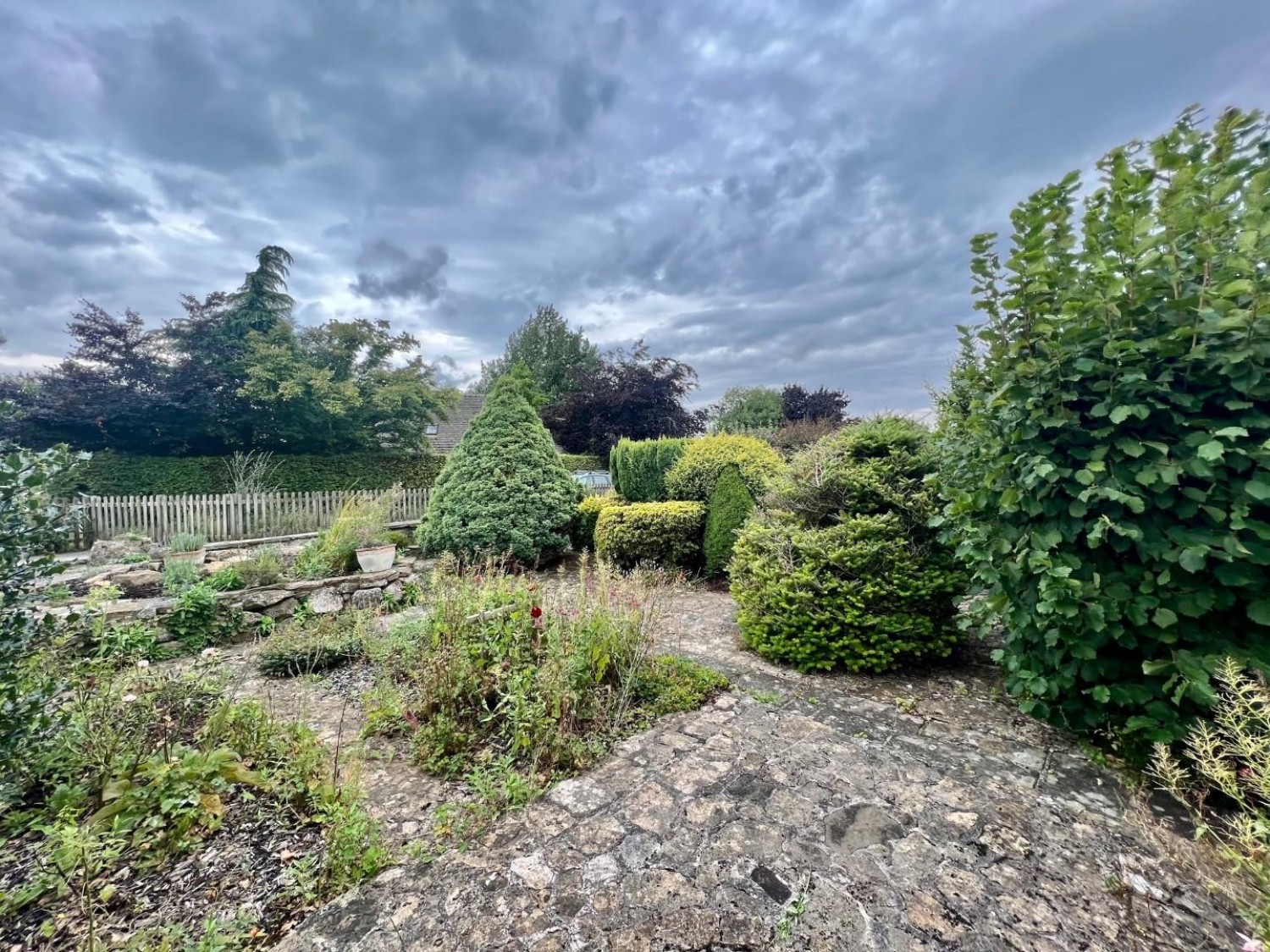 Upthorpe, Cam, GL11