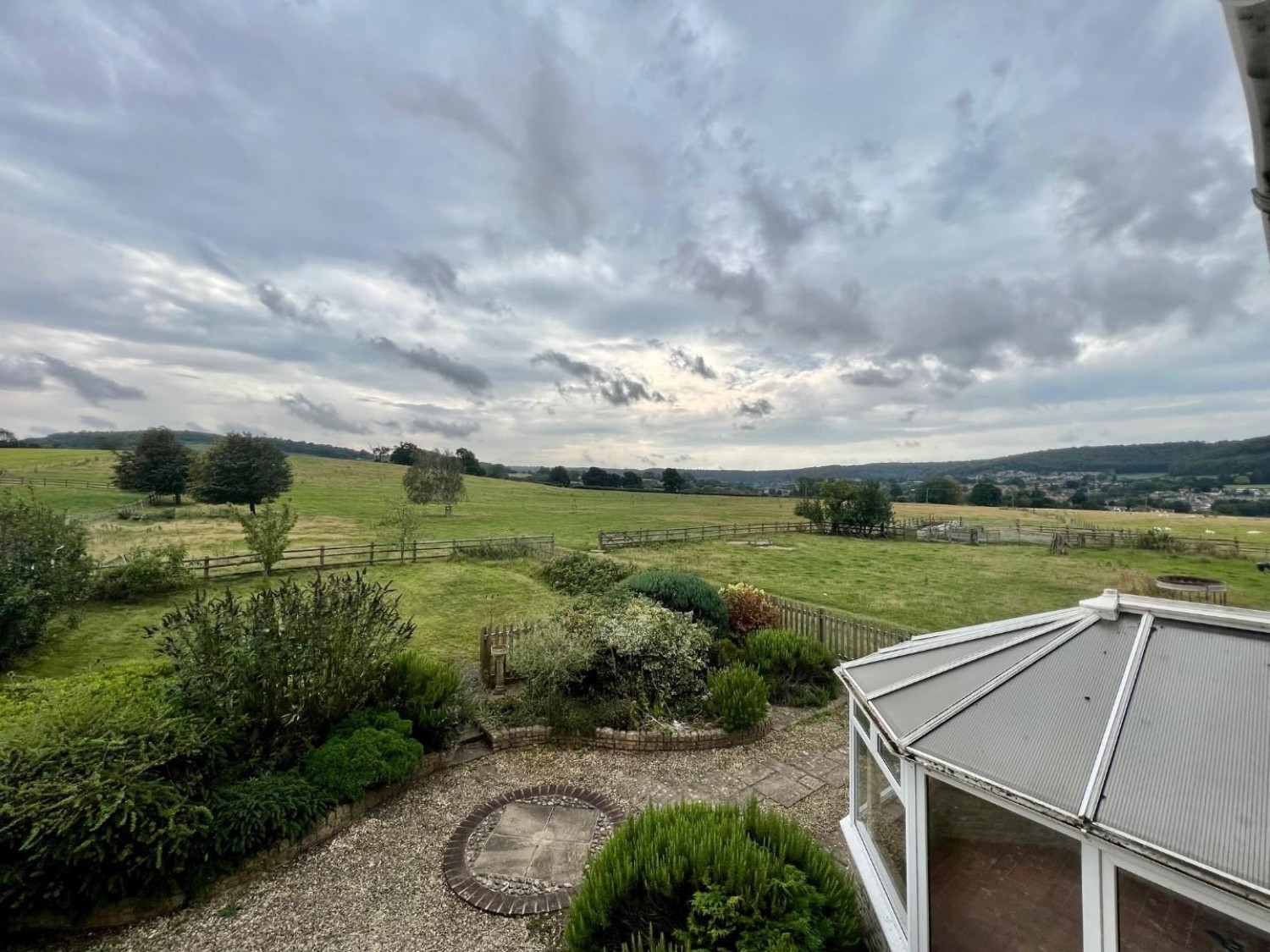 Upthorpe, Cam, GL11