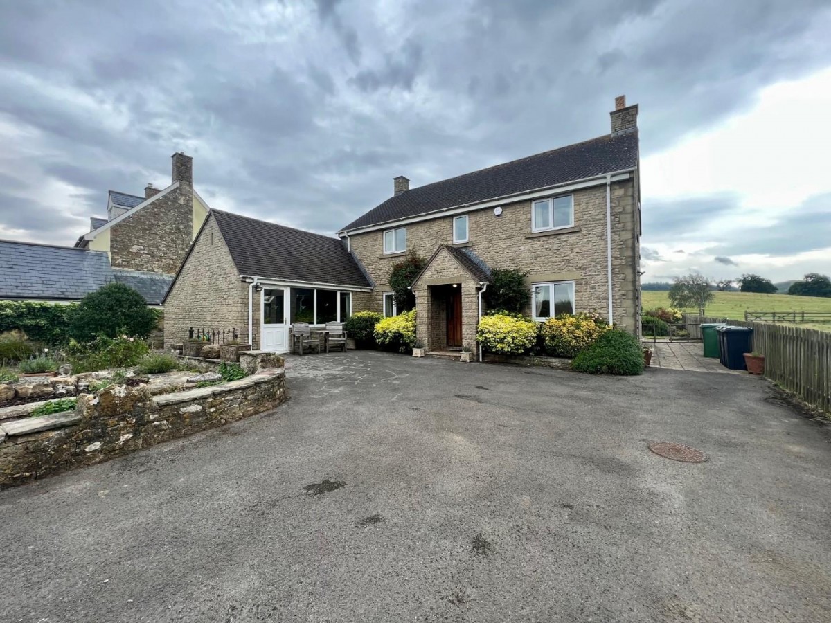 Upthorpe, Cam, GL11