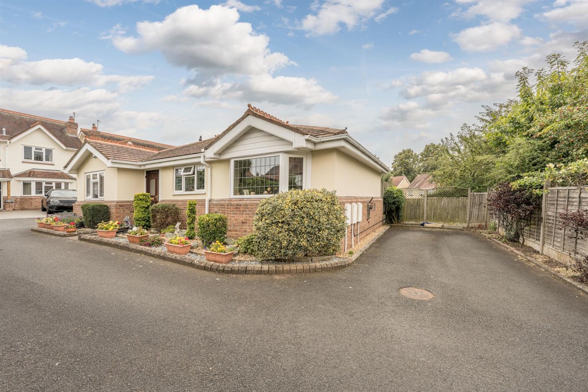 Rose Cottage Drive, Stourbridge, DY8 5PF
