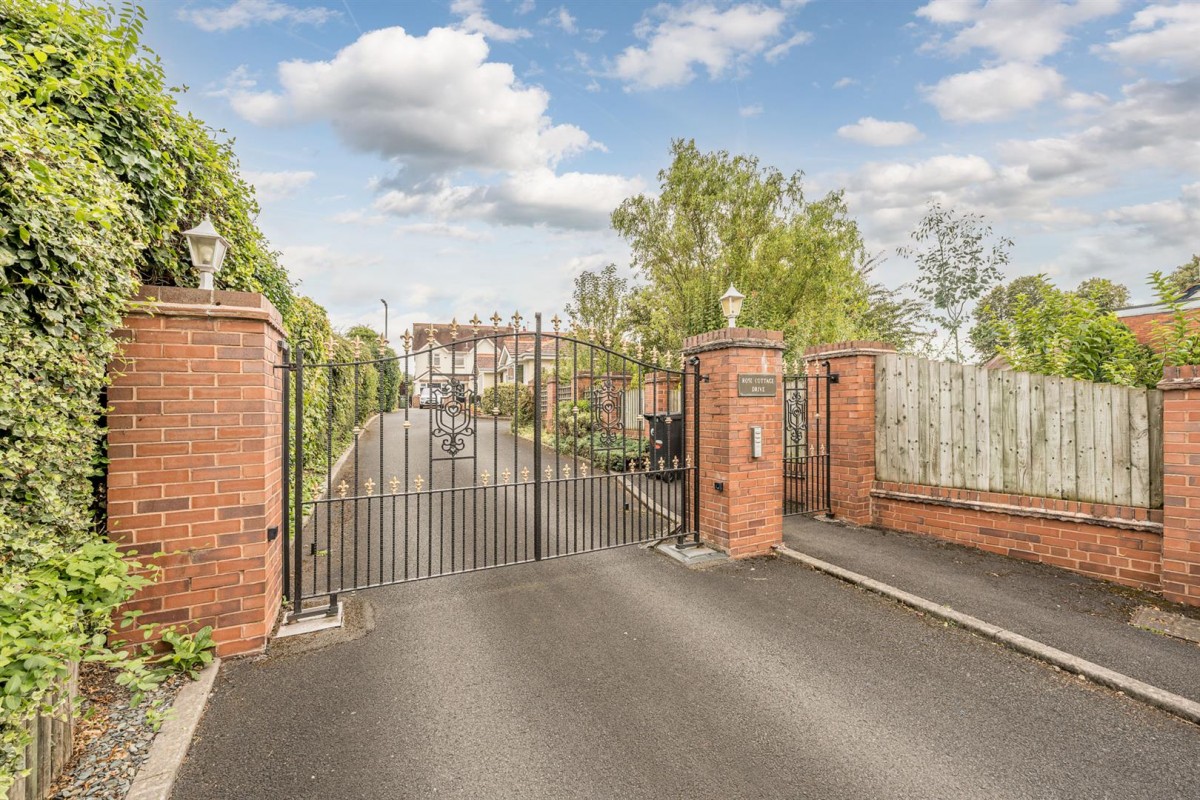 Rose Cottage Drive, Stourbridge, DY8 5PF