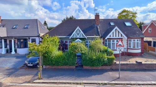 Adelaide Gardens, Chadwell Heath, RM6