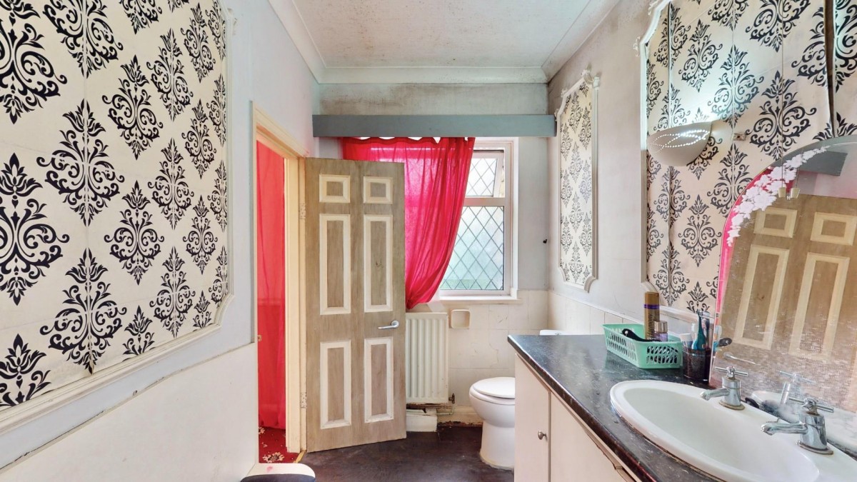 Adelaide Gardens, Chadwell Heath, RM6