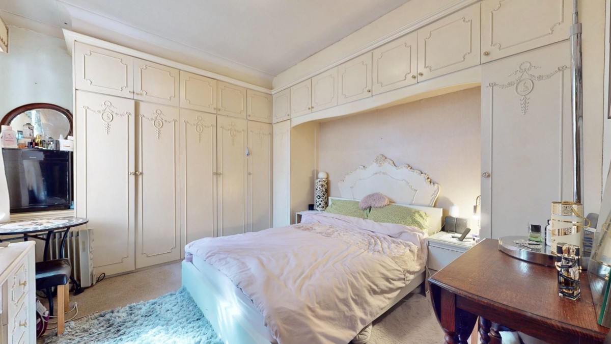 Adelaide Gardens, Chadwell Heath, RM6