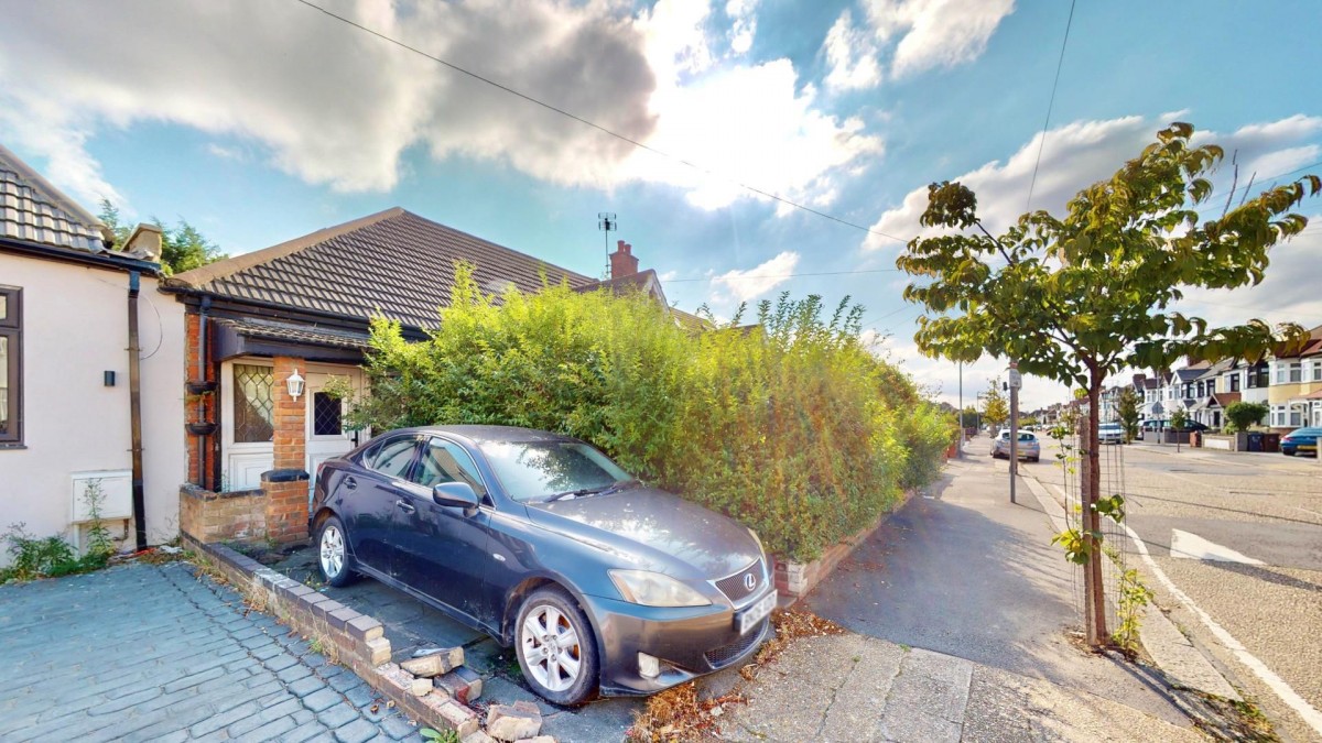Adelaide Gardens, Chadwell Heath, RM6