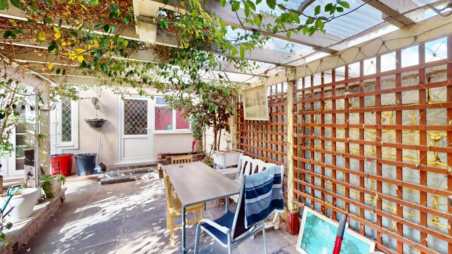 Adelaide Gardens, Chadwell Heath, RM6