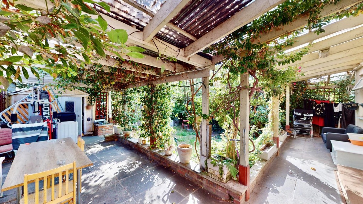 Adelaide Gardens, Chadwell Heath, RM6