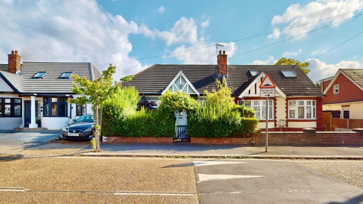 Adelaide Gardens, Chadwell Heath, RM6