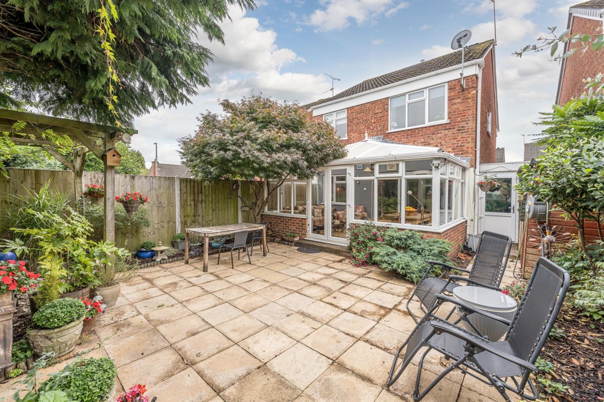 Rivington Close, Norton, Stourbridge, DY8 3YN