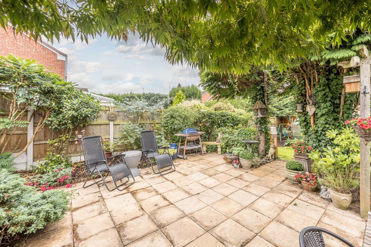 Rivington Close, Norton, Stourbridge, DY8 3YN