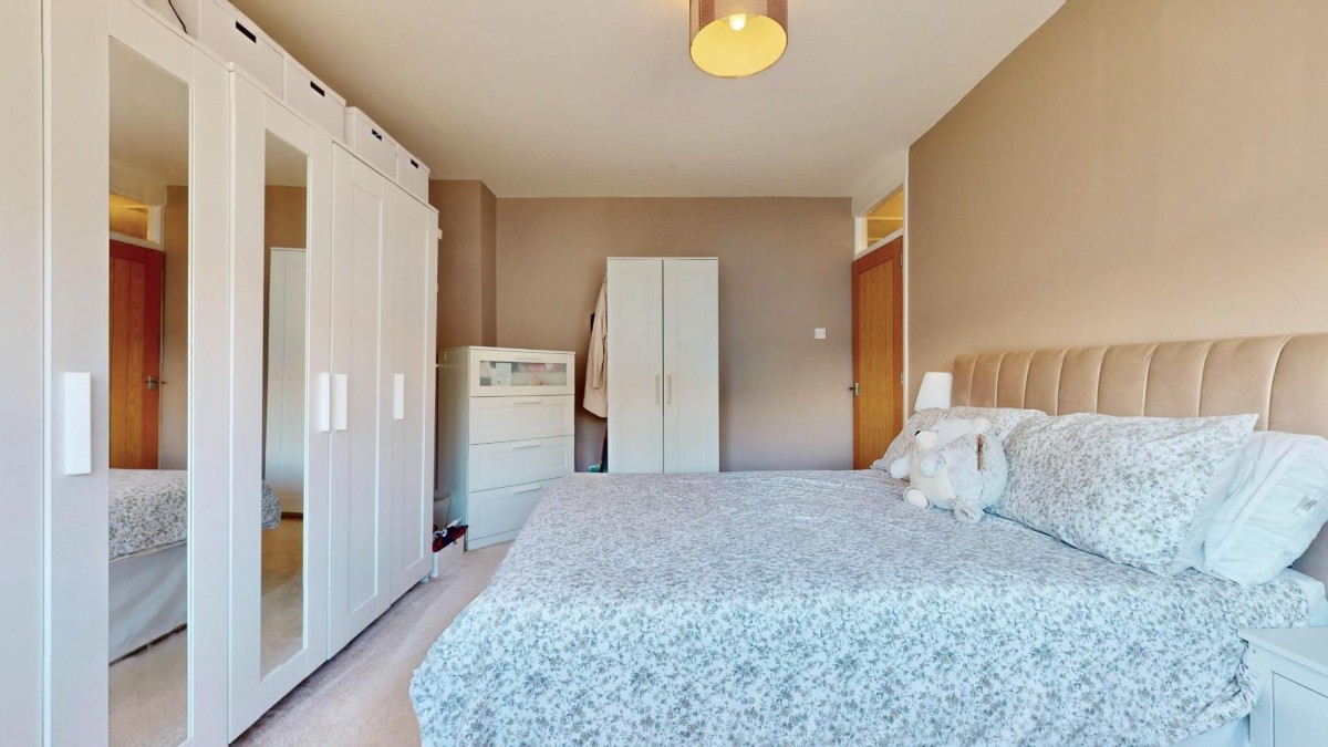 Mount Road, Dagenham, RM8
