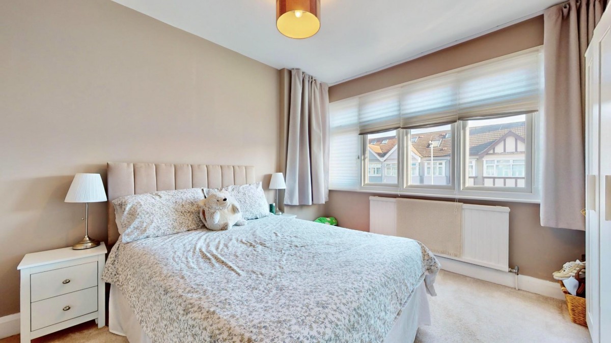 Mount Road, Dagenham, RM8
