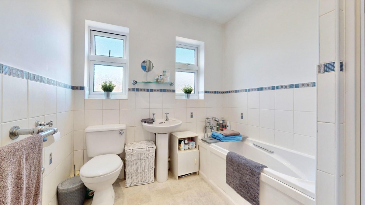 Mount Road, Dagenham, RM8