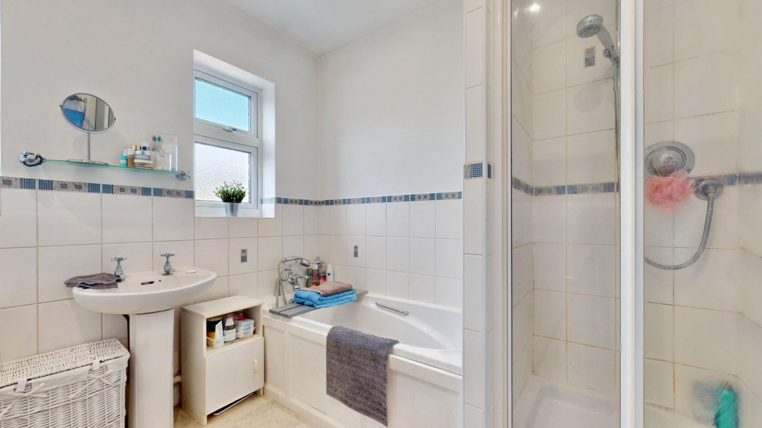 Mount Road, Dagenham, RM8