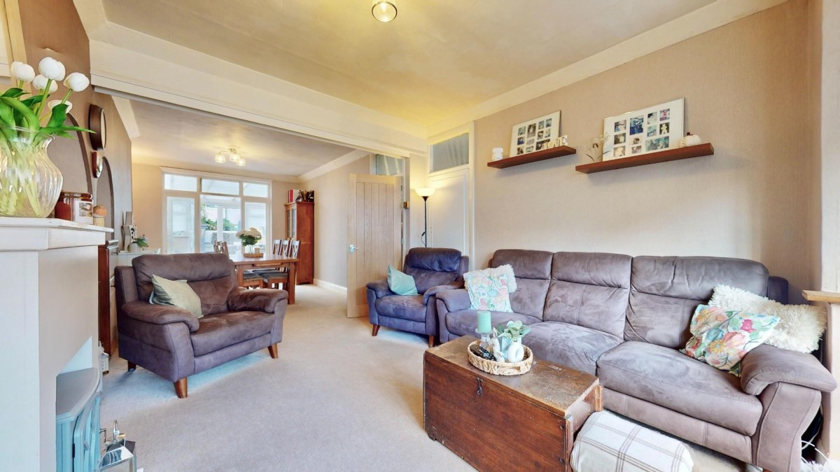 Mount Road, Dagenham, RM8
