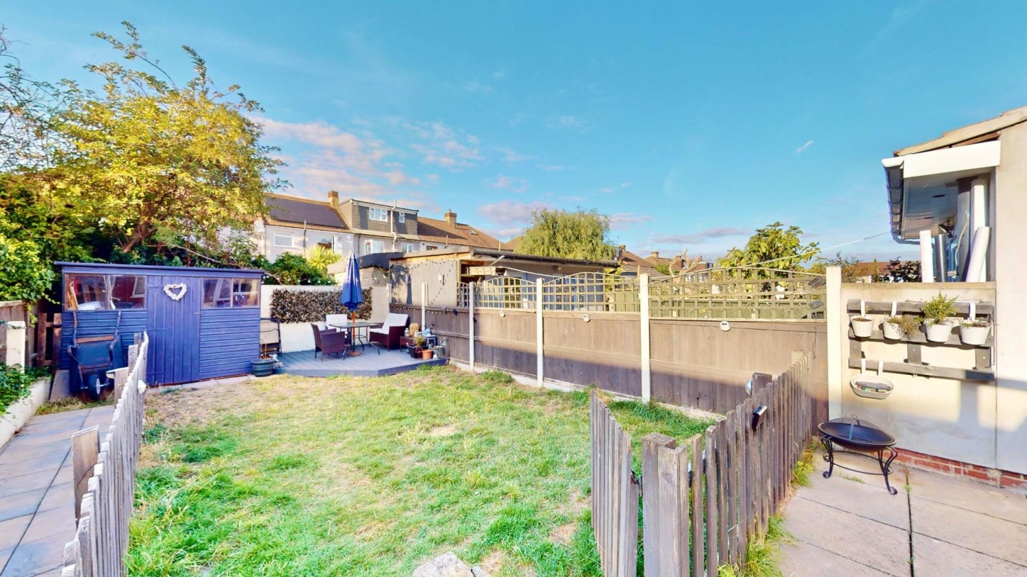 Mount Road, Dagenham, RM8