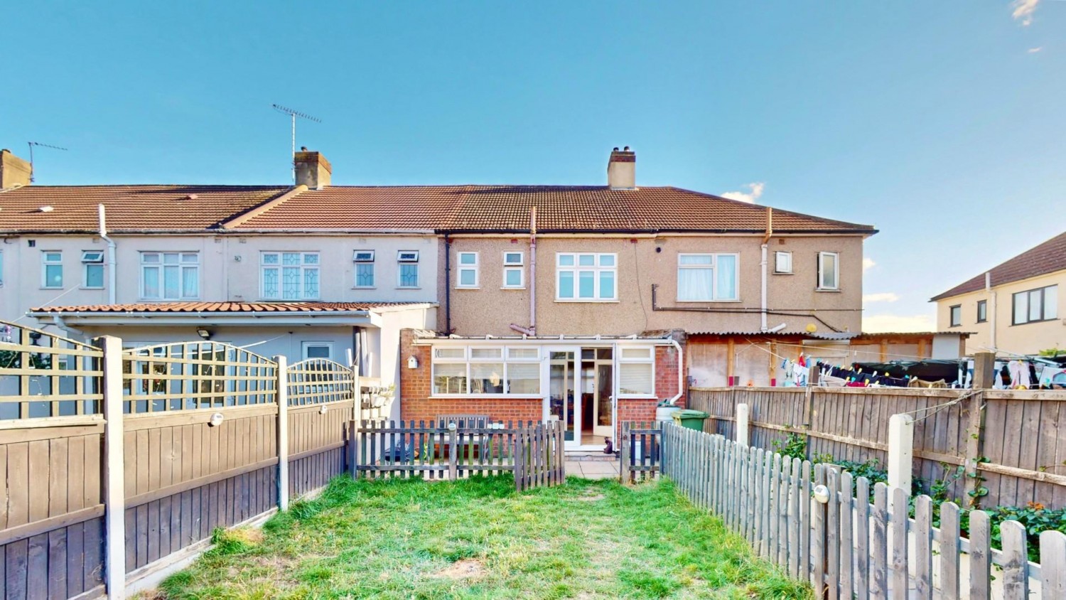 Mount Road, Dagenham, RM8