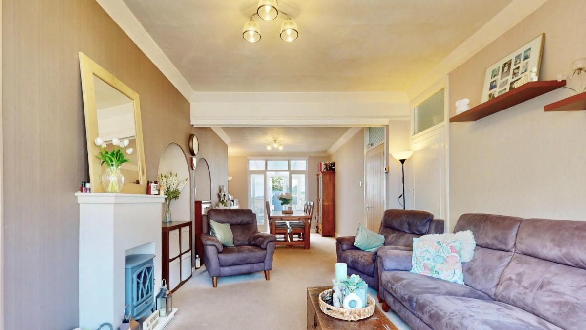 Mount Road, Dagenham, RM8