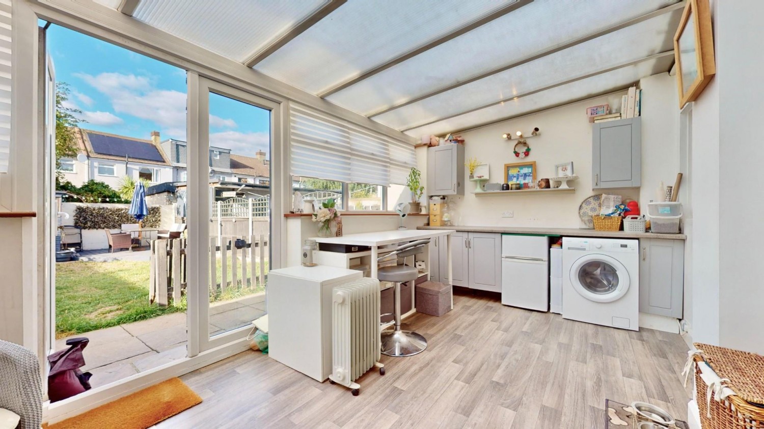 Mount Road, Dagenham, RM8