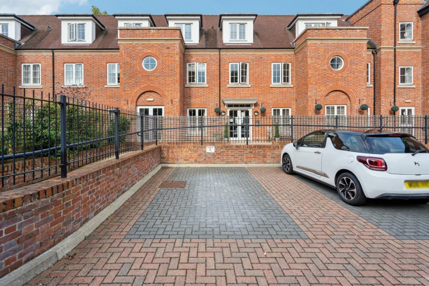 The Broadway, Old Amersham, Buckinghamshire, HP7 0HL