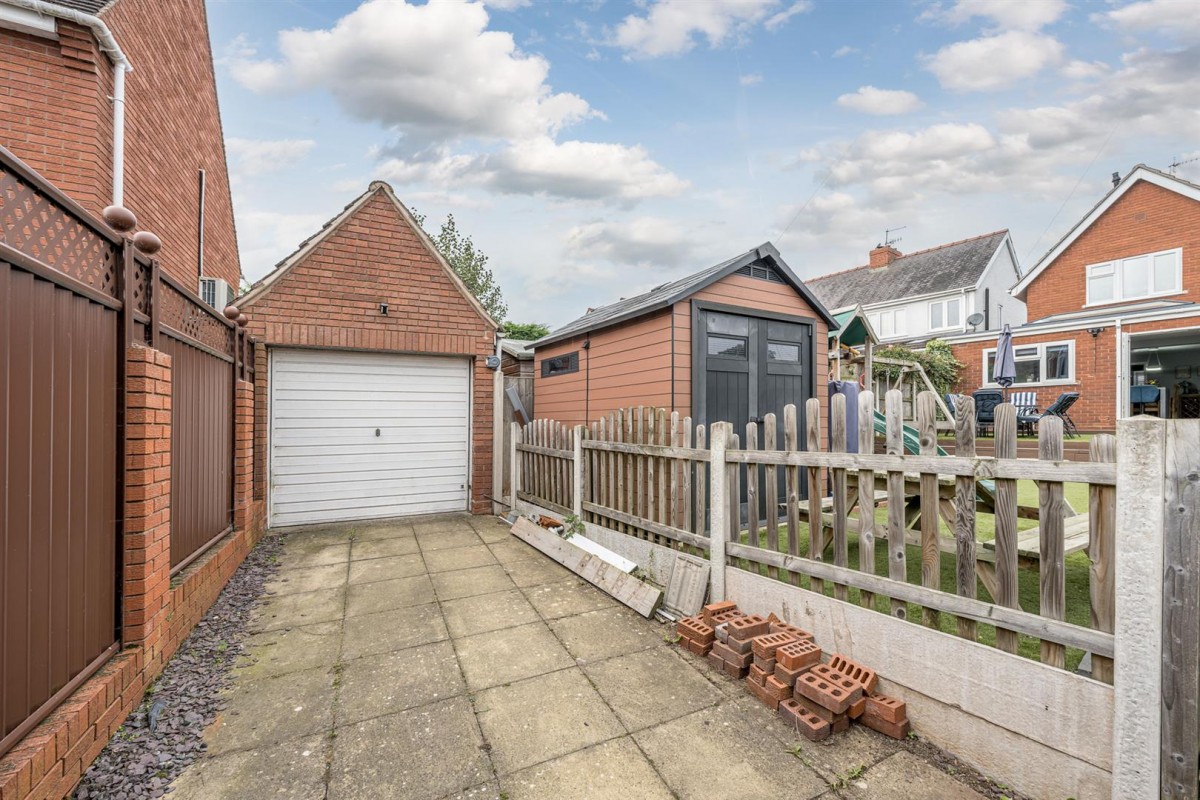 Racecourse Lane, Stourbridge, DY8 2RL