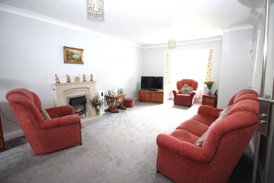 Courville Close, Alveston, Bristol Hunters Estate Agents & Letting Agents