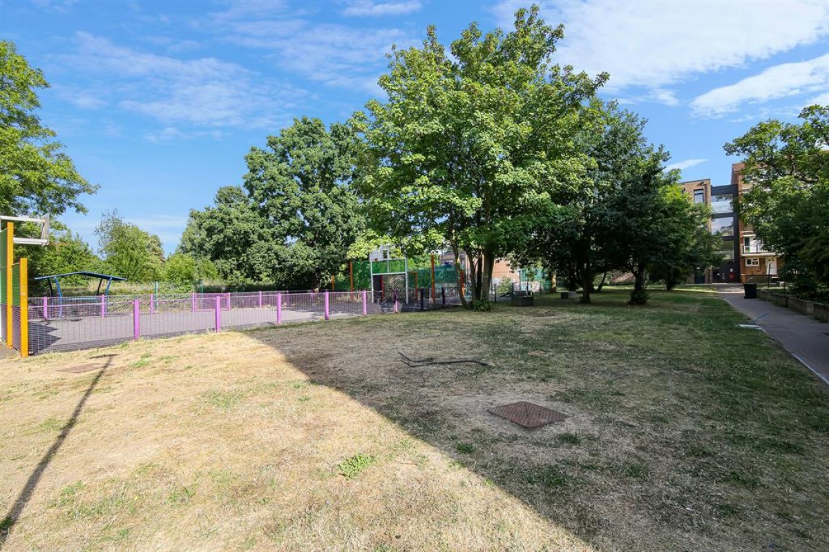 Longfield Crescent, Sydenham, SE26 (closer to Forest Hill town)