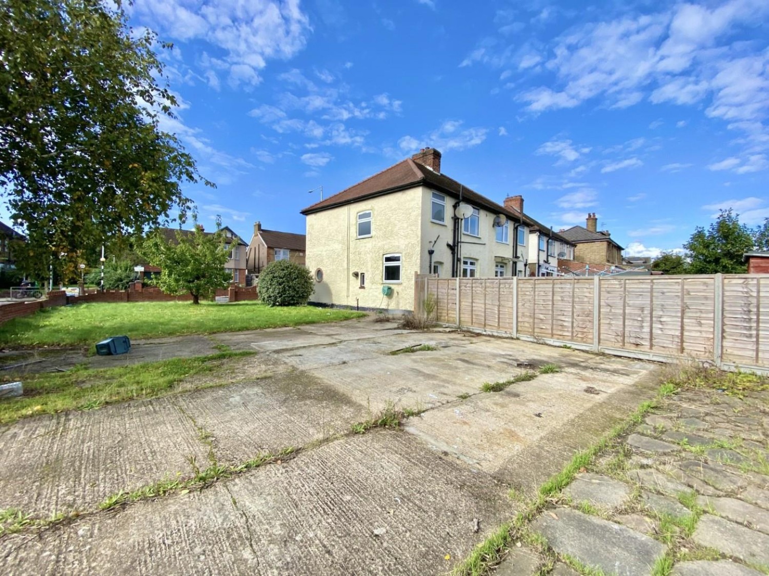 Dawley Road, Hayes, UB3 1ND