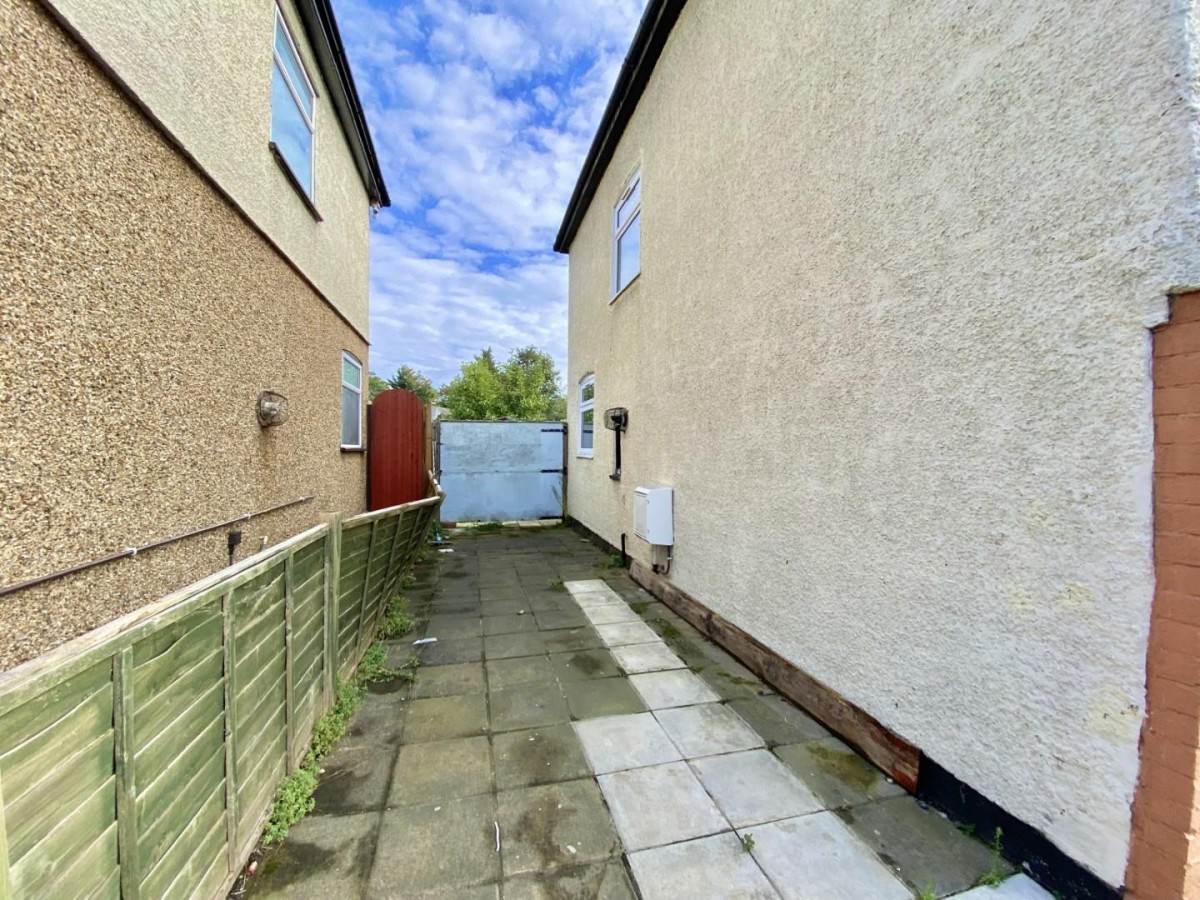 Dawley Road, Hayes, UB3 1ND