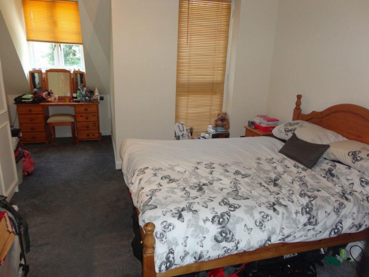 Amblecote Meadows, London