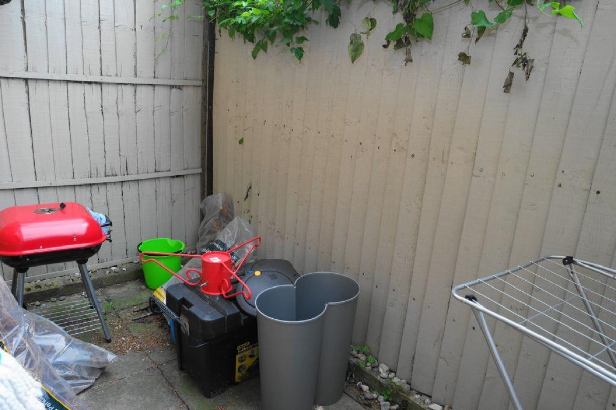 Amblecote Meadows, London