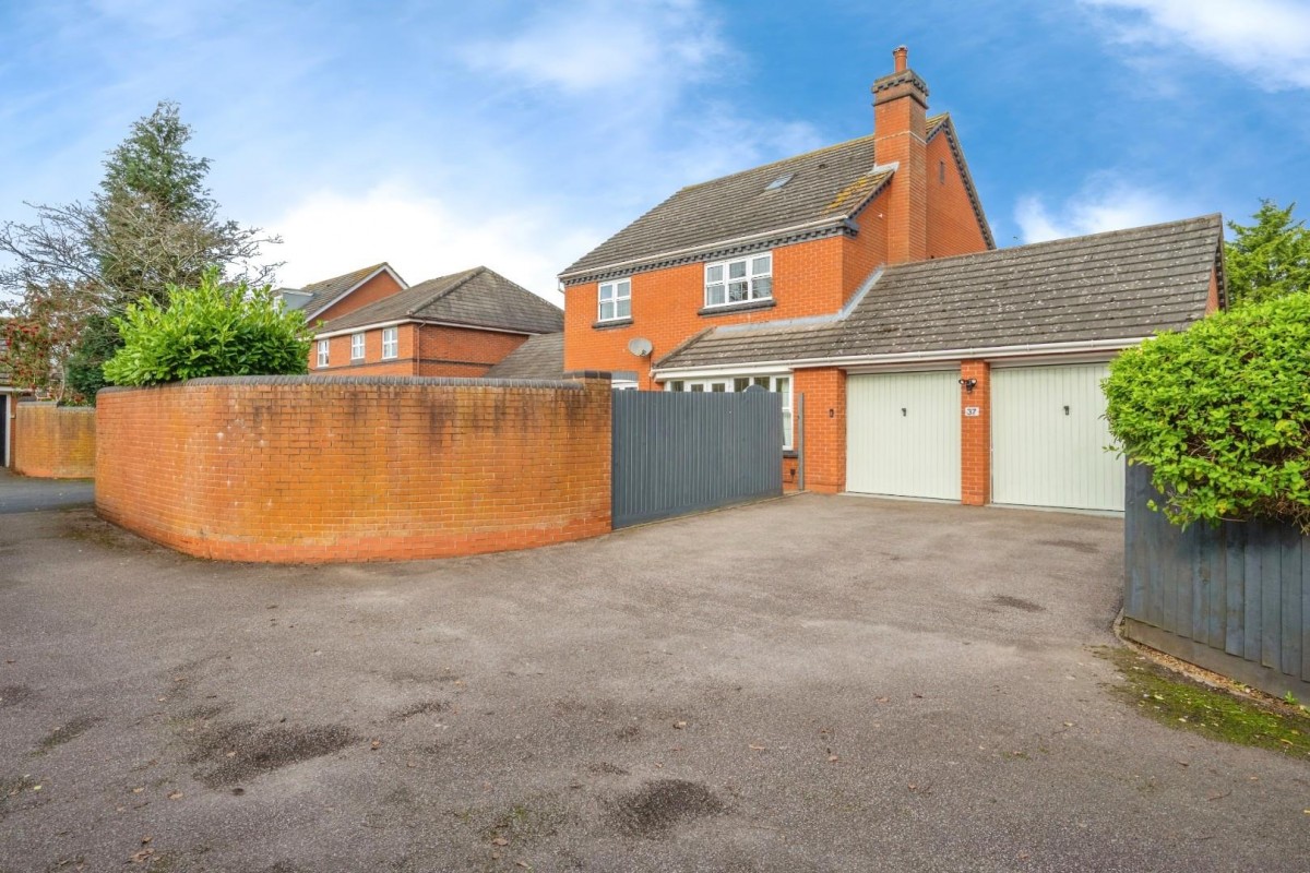 Wyndham Wood Close, Fradley, Lichfield