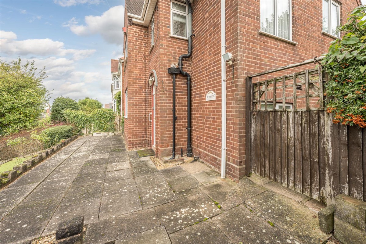Worcester Street, Stourbridge, DY8 1AT