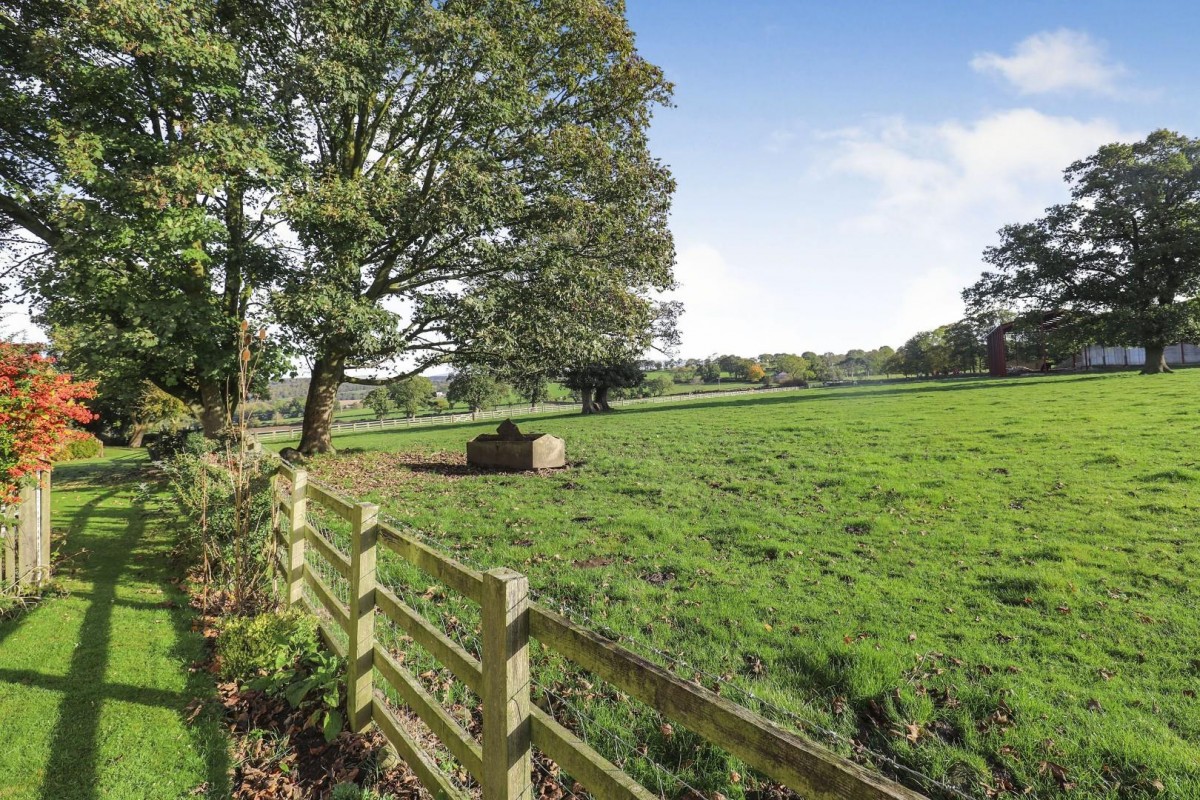 Hollins Hall, Killinghall, Harrogate, HG3 2GL