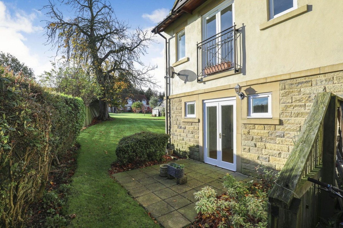 Hollins Hall, Killinghall, Harrogate, HG3 2GL