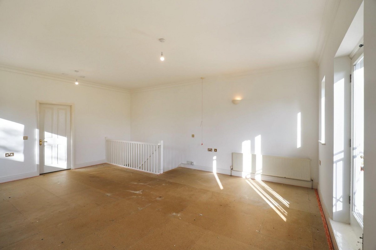 Hollins Hall, Killinghall, Harrogate, HG3 2GL