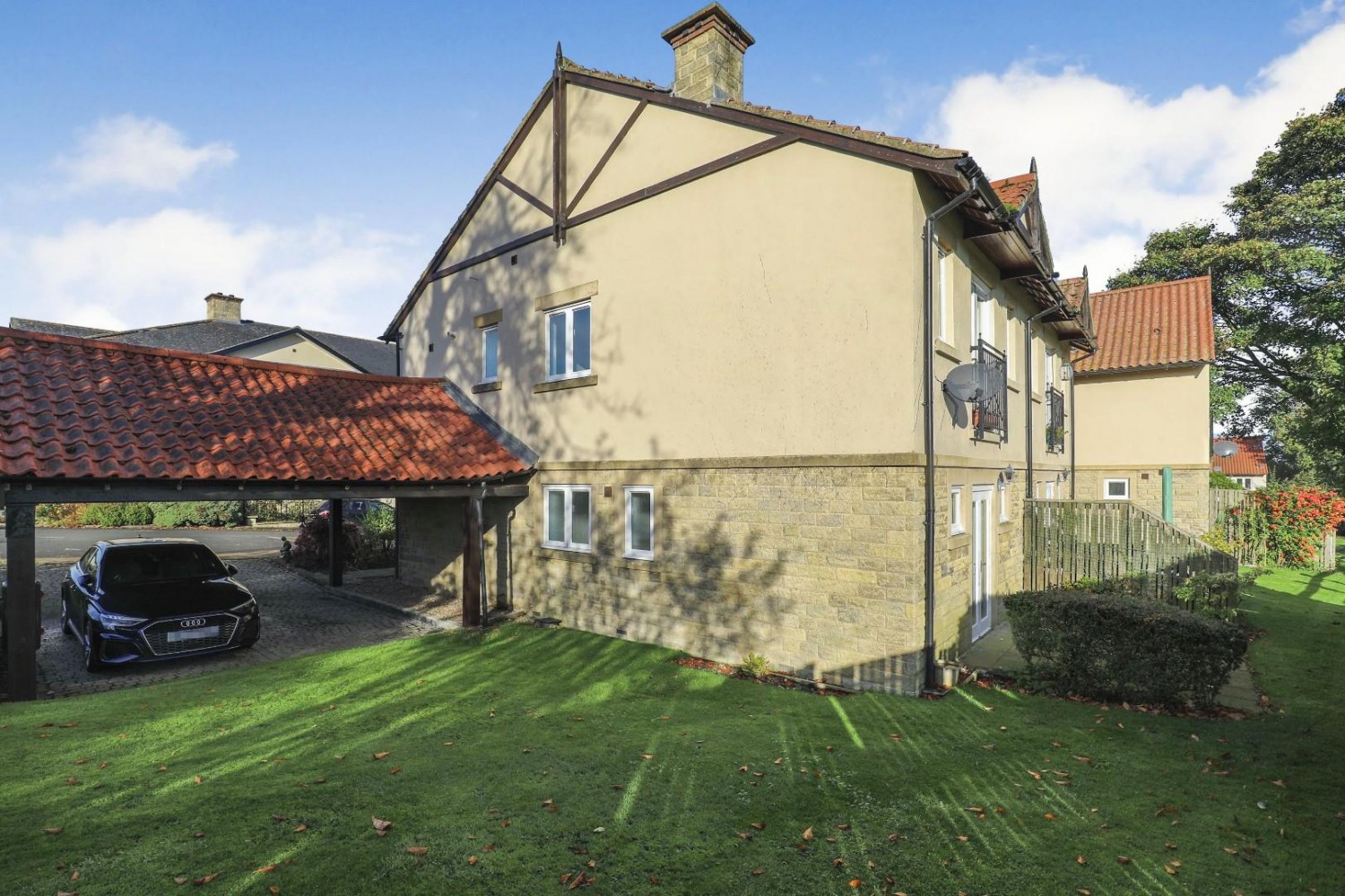 Hollins Hall, Killinghall, Harrogate, HG3 2GL