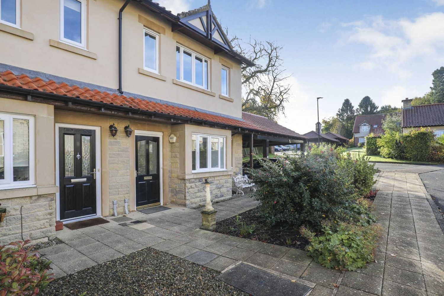 Hollins Hall, Killinghall, Harrogate, HG3 2GL