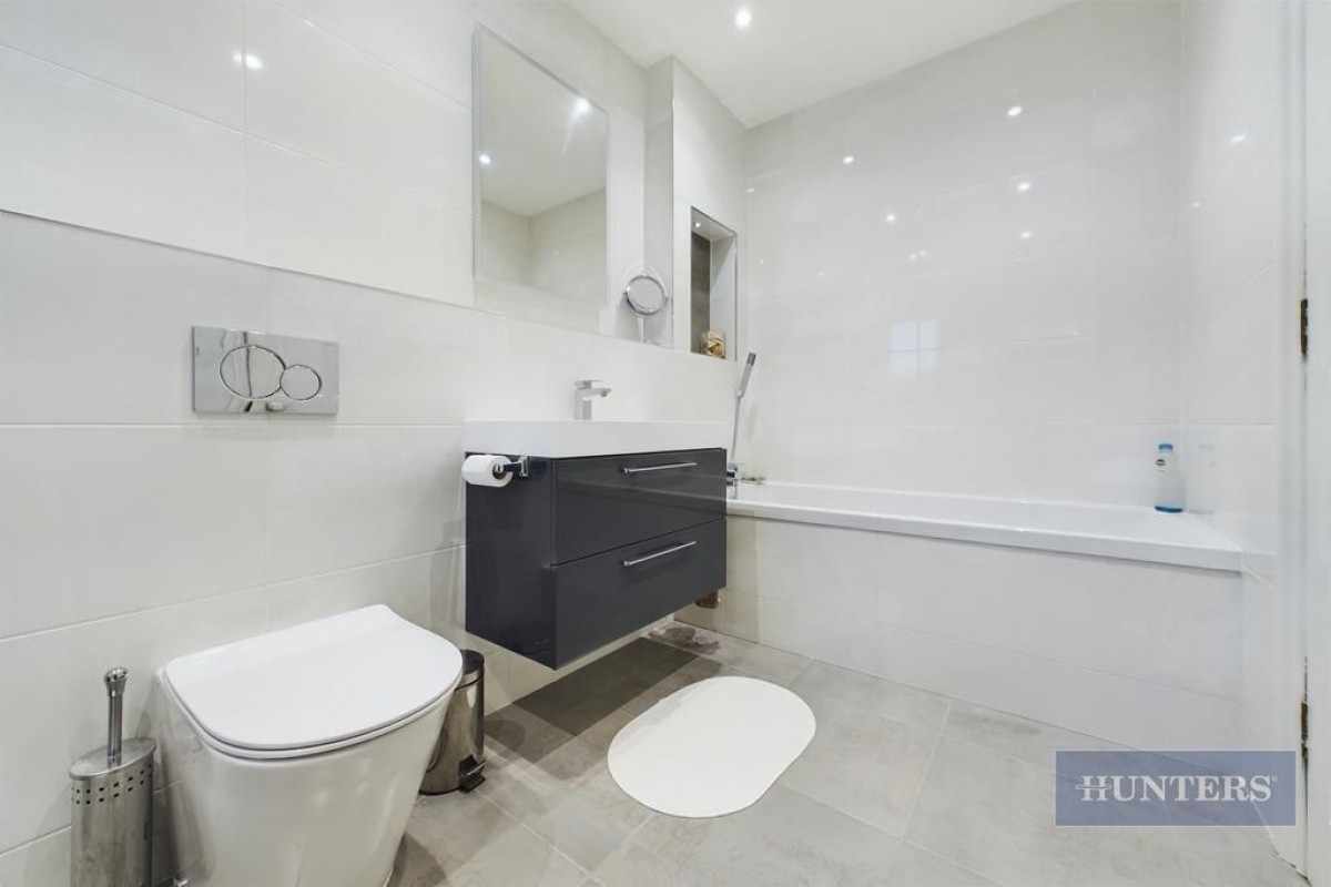 Calshot Court, Ocean Village, SO14