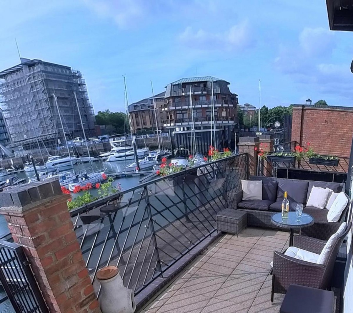 Calshot Court, Ocean Village, SO14