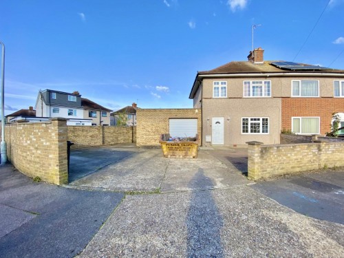 Dorset Close, Hayes, Middlesex, UB4 8NT