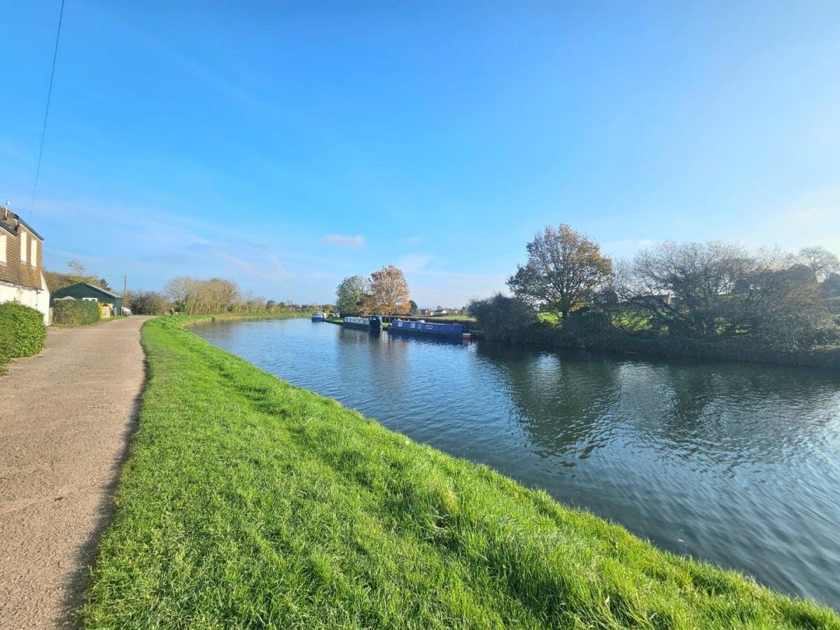 Canal Bank, Purton, Berkeley
