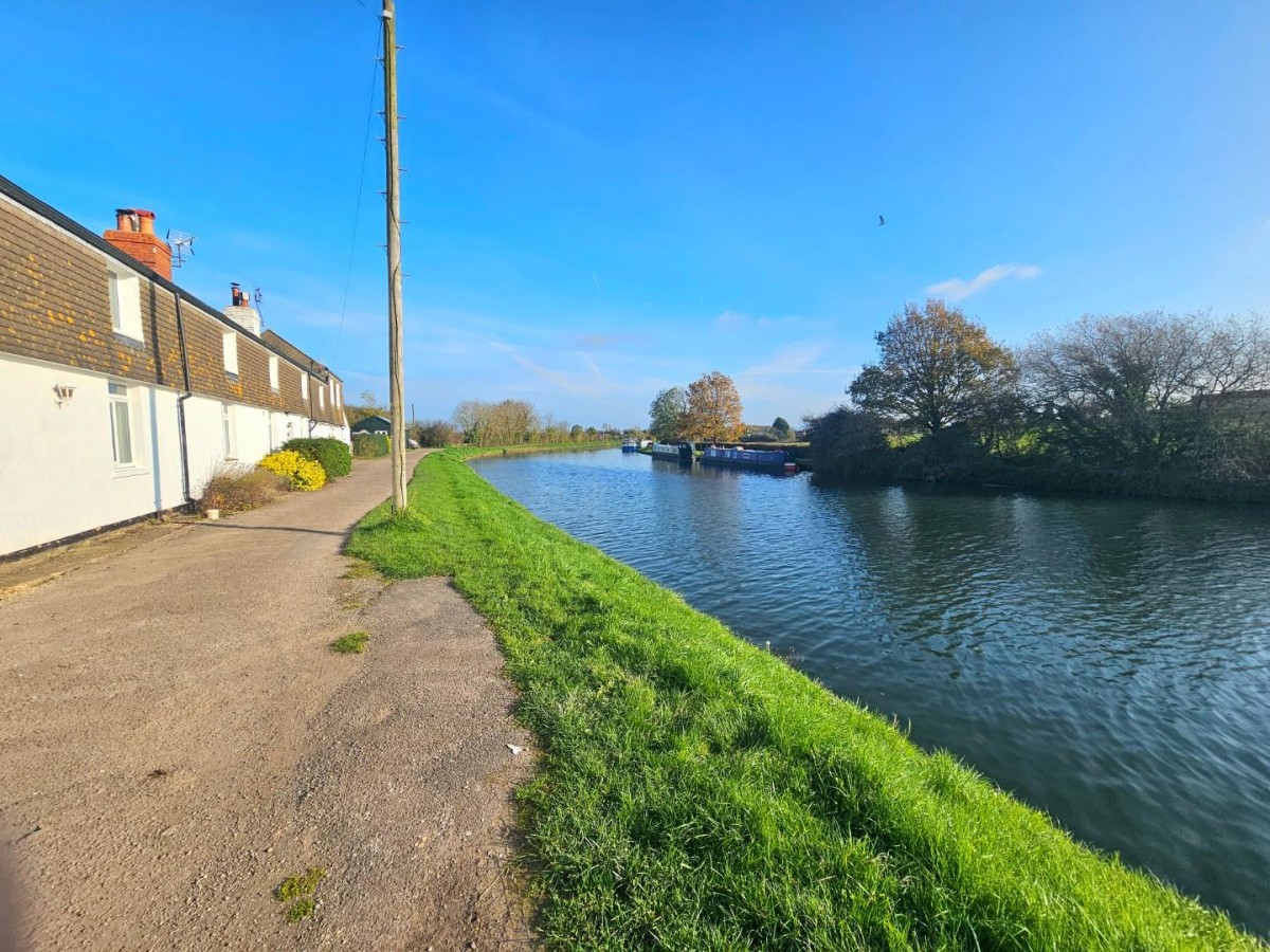 Canal Bank, Purton, Berkeley