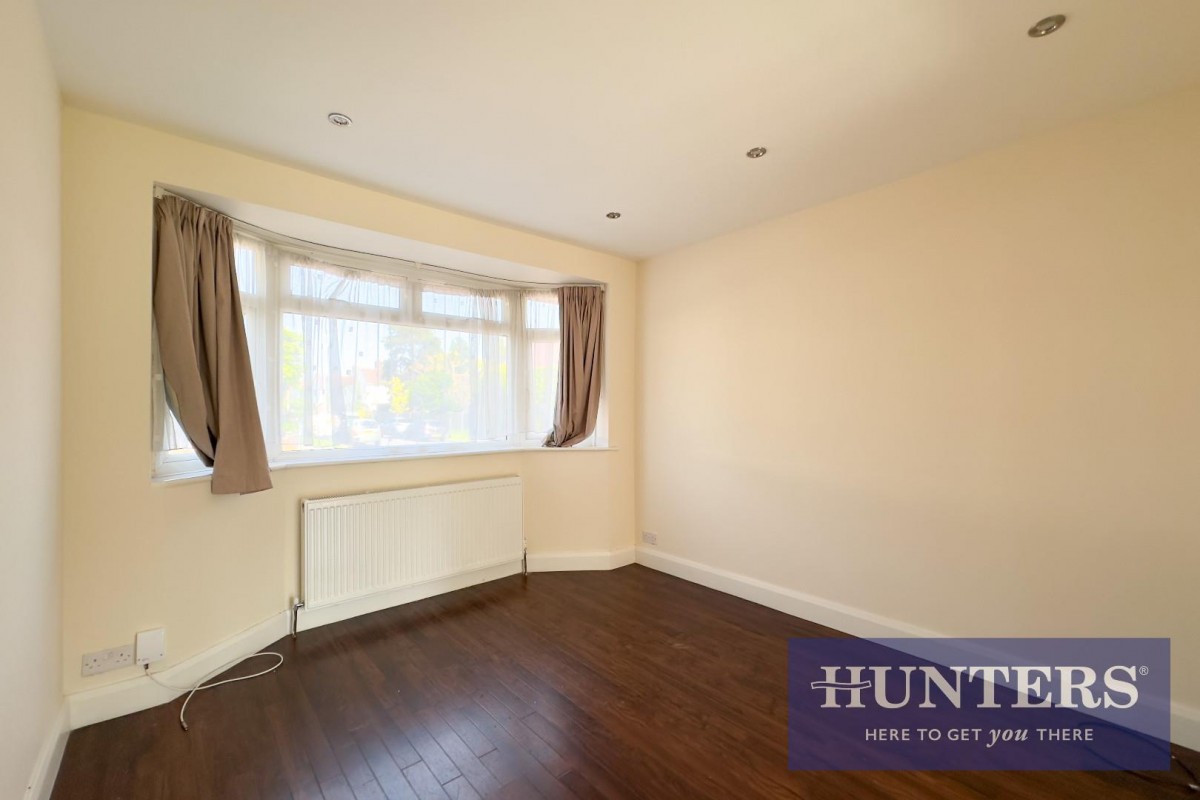 Pembury Avenue, Worcester Park, KT4 8BU