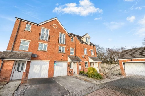 Ainsley Mews, Leeds